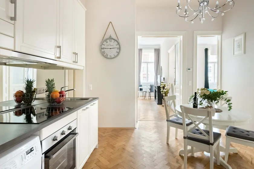 Stroll to City Center from Upscale Renovated Apartment - Image 1