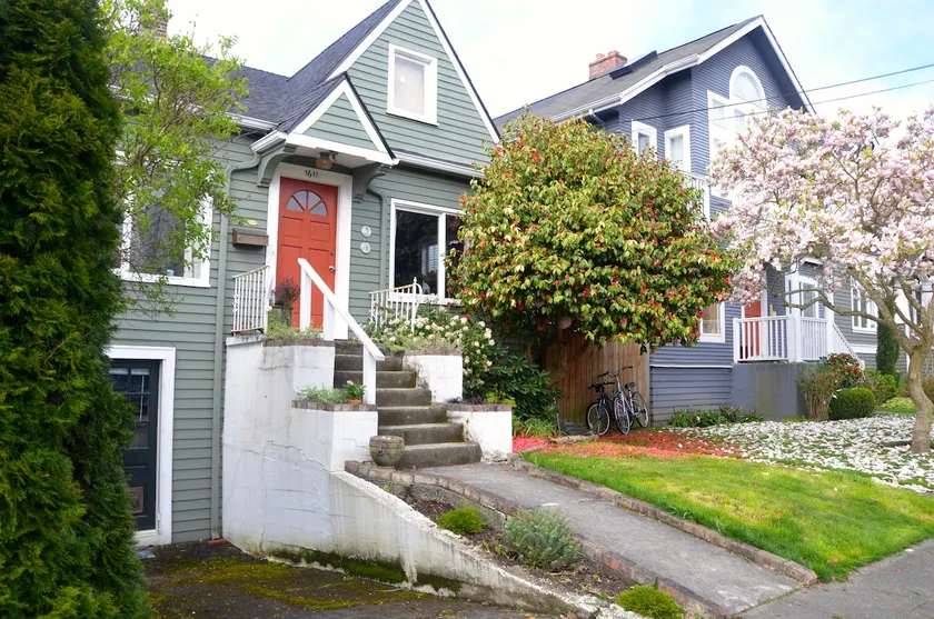 Perfect Location by Lake Washington - Image 1
