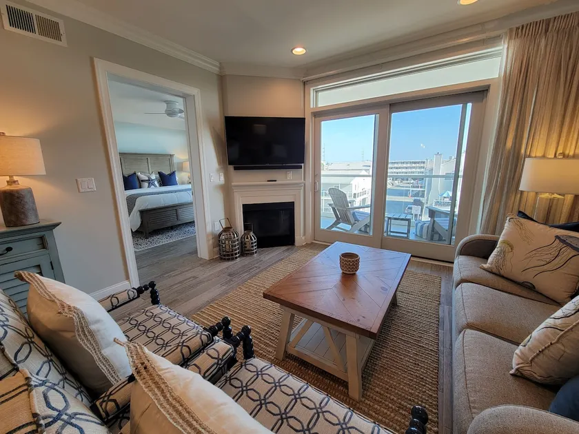 Exquisite Bayview Residence at Lighthouse Cove - Image 1
