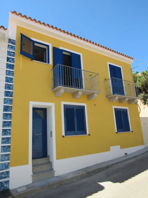 Lovely 2 floors apartment, fantastic location - Image 1