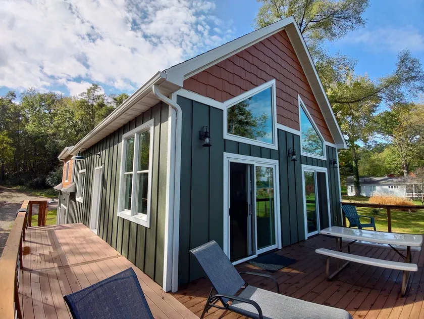 The Cheerful Lake House at Crane Cove - Image 1