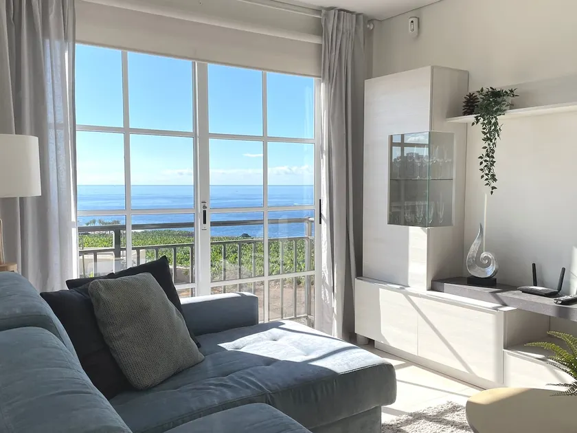Lovely 3BD condo, jacuzzi, terrace, beach front - Image 1