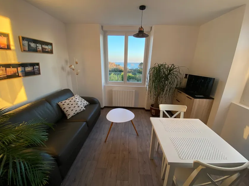 Cozy nest overlooking the sea in Plouharnel - Image 1