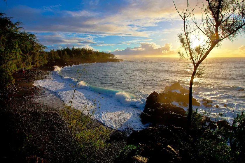 Oceanfront Bali House next to Kehena Black Sand Beach - Image 1