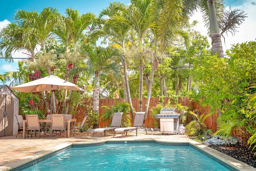 3BR House w/ Heated Pool Near Beach Tropical Vibes - Image 1