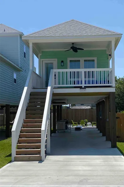 Cozy Coastal Cottage  - Image 1