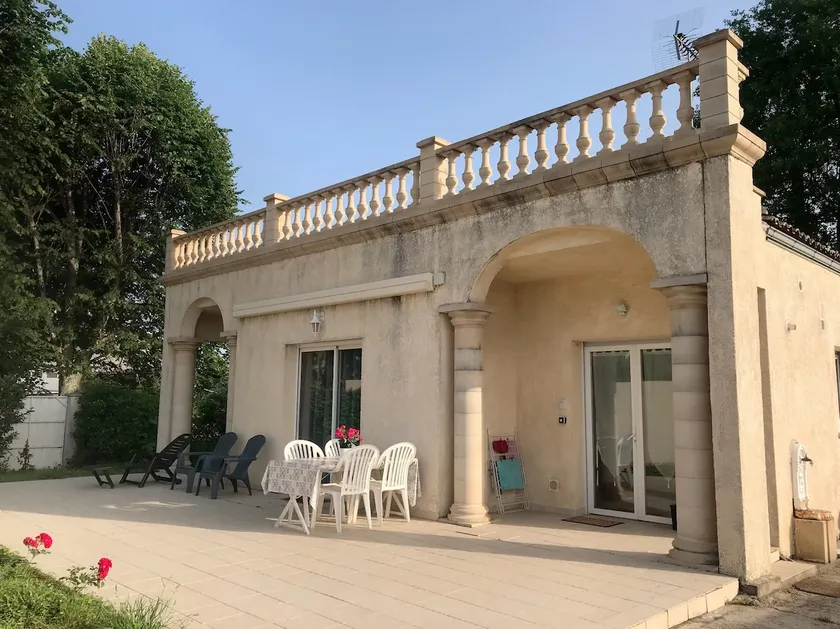 Detached house near Bordeaux - Image 1