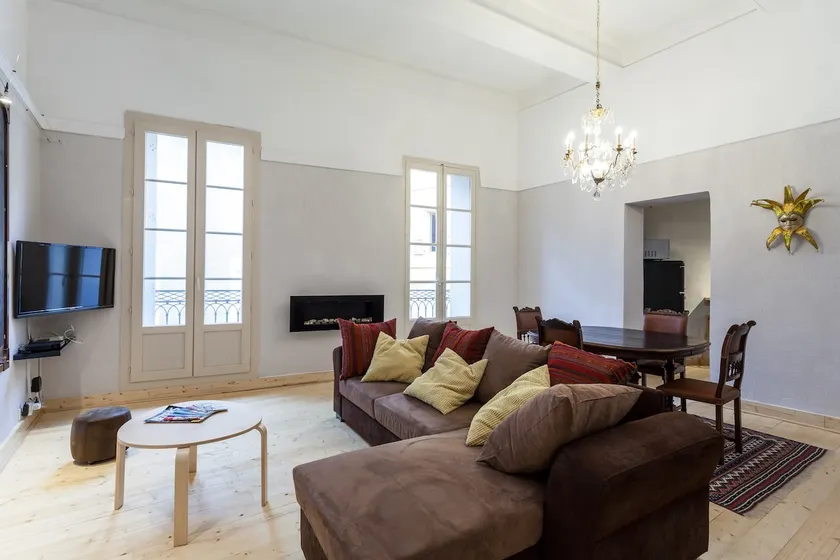 Luxury apartment in the historical centre of Medieval Beziers, South of France - Image 1