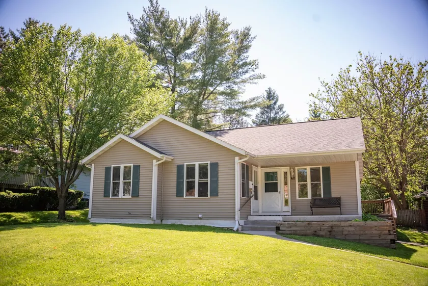 Family and pet friendly Home in Williams Bay - Image 1