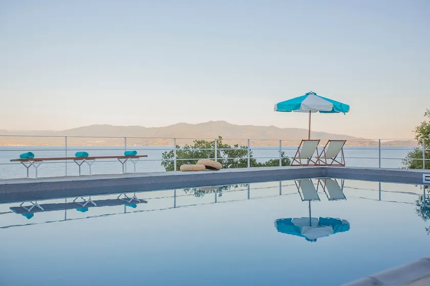Private Dreamy Seafront Paradise - Image 1