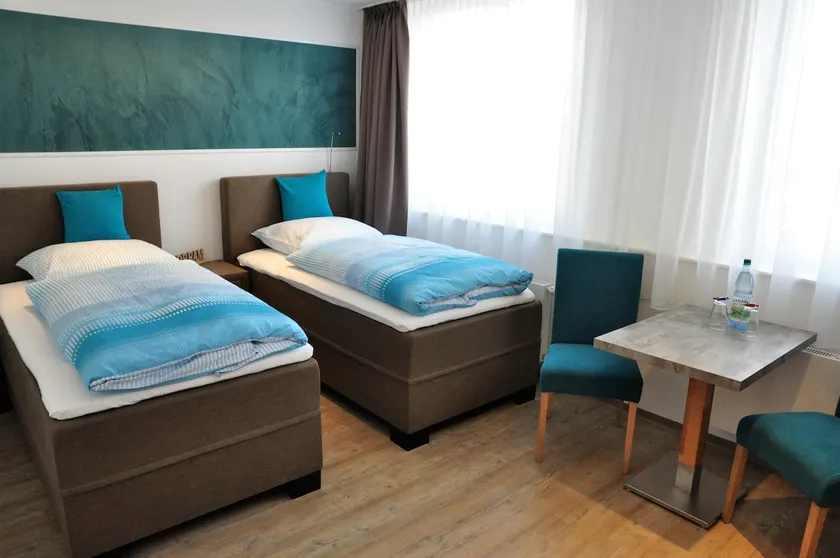 Modern one-room apartment with two single beds - Image 1