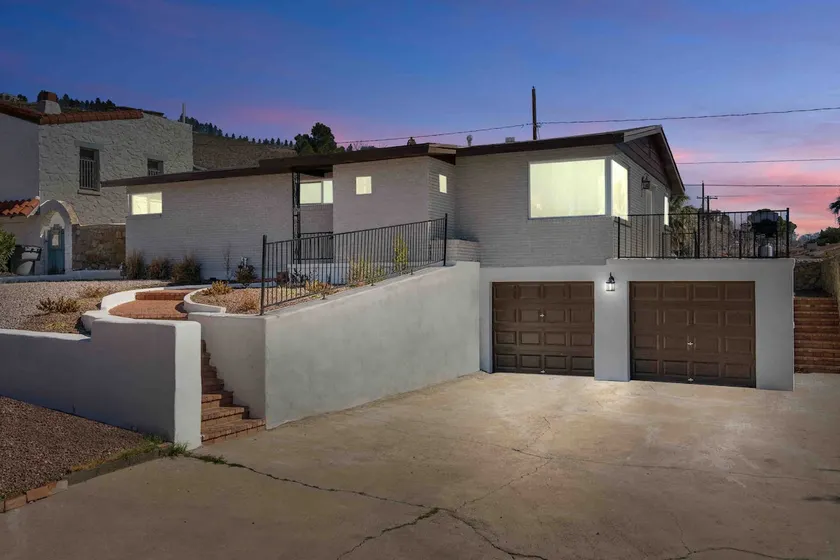 El Paso Oasis: Luxurious 3BR/2BA Retreat - Image 1
