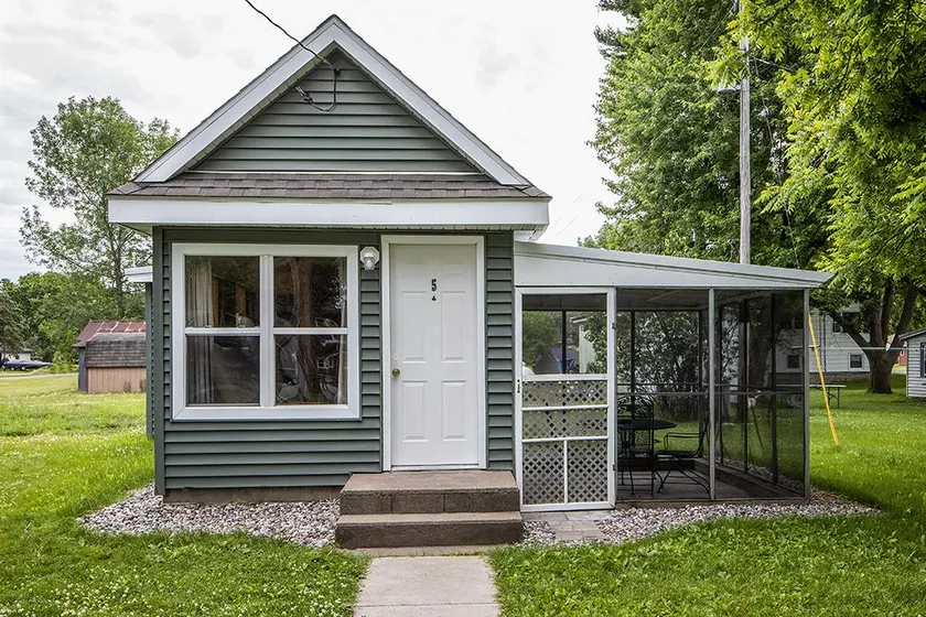 Turtle Cabin Near Mississippi River - Image 1