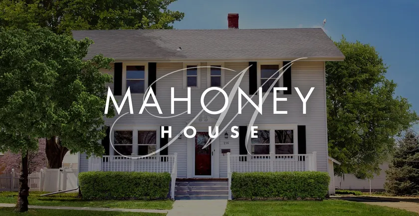 The historic Mahoney House in Russell is ideal for families and large groups. - Image 1