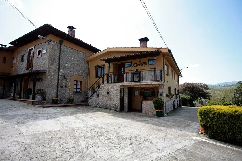 APARTAMENTOS. TURIS. CASTIELLO - Image 1