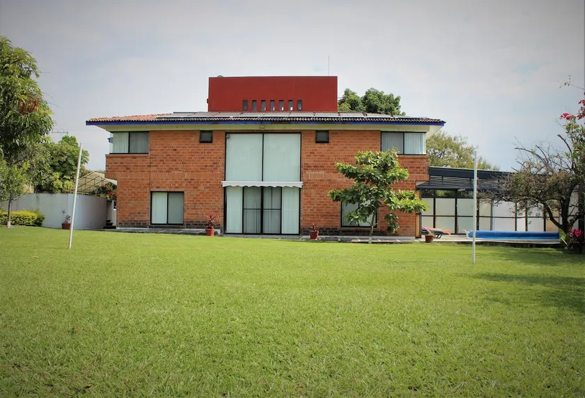 Super house with covered pool! More fun! - Image 1
