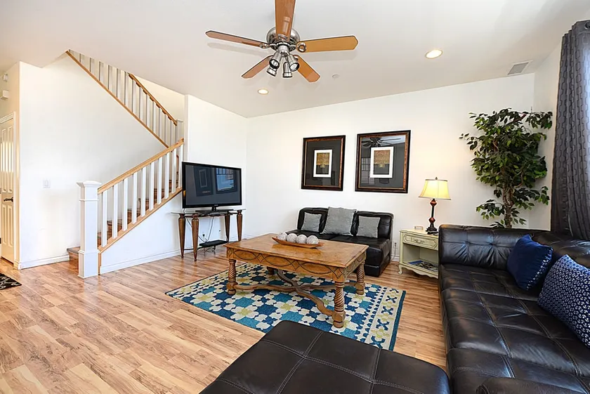 *VIEWS* Modern Town Home + Dual Master Suites - Image 1
