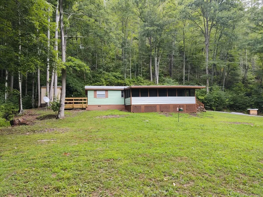 Inviting 3 Bedroom 2 Bath Cabin - Image 1