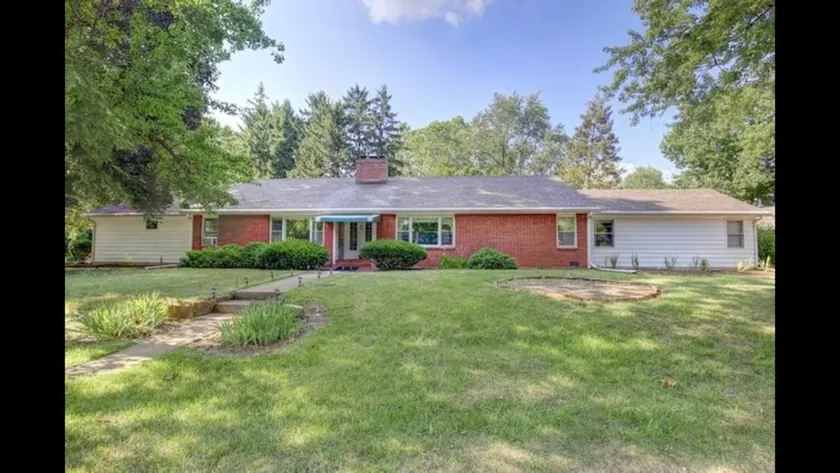 Spacious home close to UofI stadiums & Hessel Park - Image 1