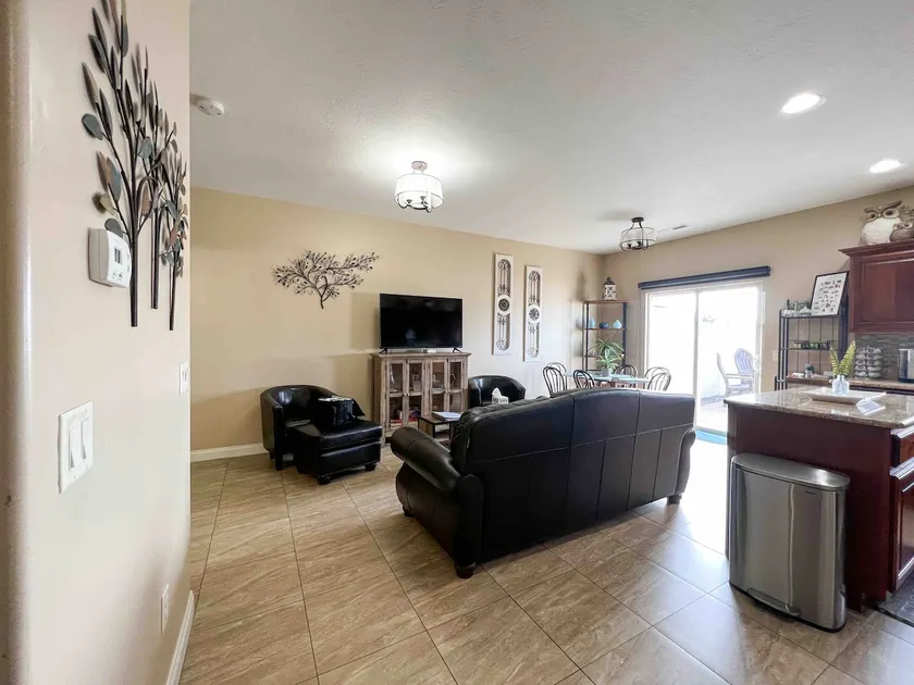 Darling 3 Bedroom, 2 1/2 Bath with Pool & Hot tub - Image 1