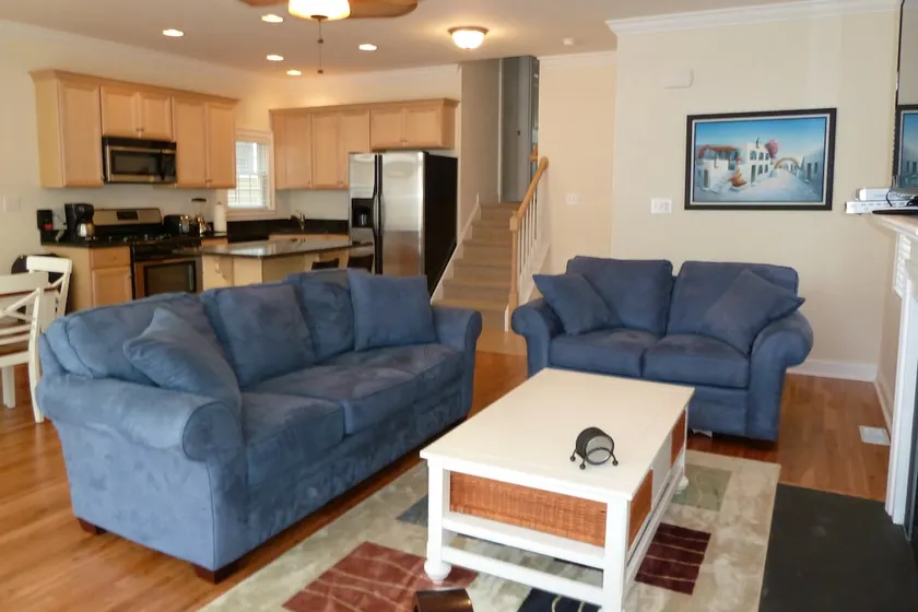 GOLD COAST.2 BLOCKS TO BEACH.3 BR.2.5 BA.WIFI - Image 1