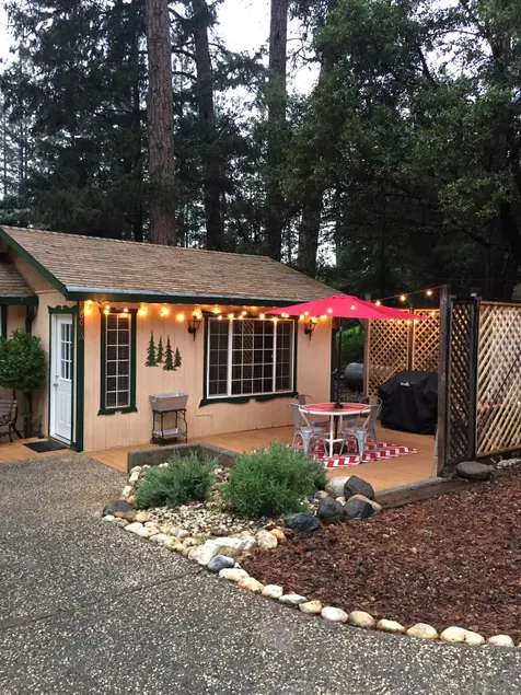 Cozy cabin - conveniently located - Image 1