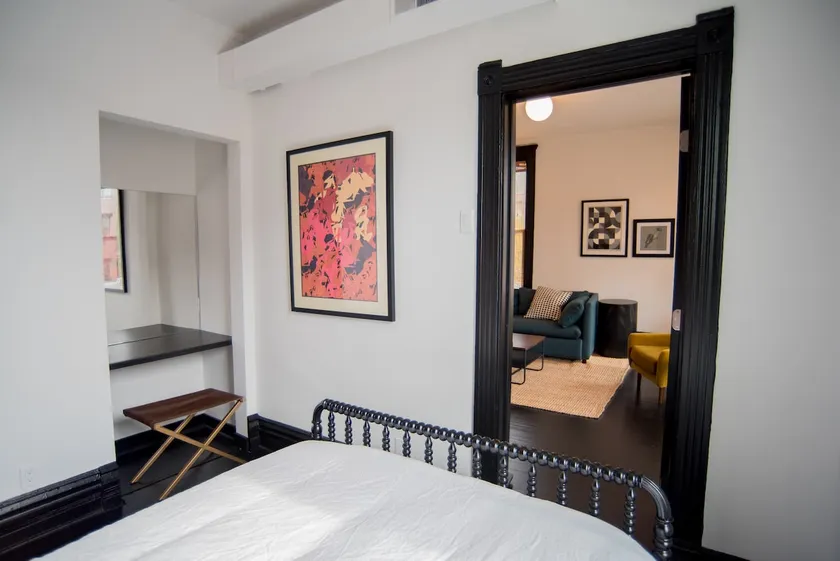 A Stylish, sundrenched Chicago Ravenswood Flat - Image 1