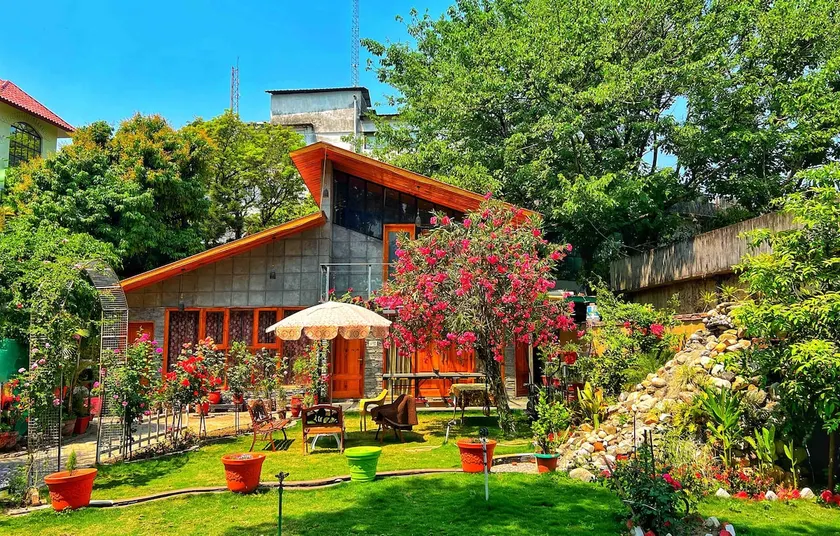 The Wisteria Cottage (pvt 2BR + LR + lawn) - Image 1