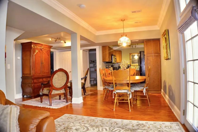 Heart of Manitou Springs. 1st Floor apartment. - Image 1