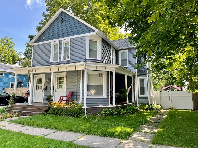 Renovated Victorian, Walk to Downtown - Image 1