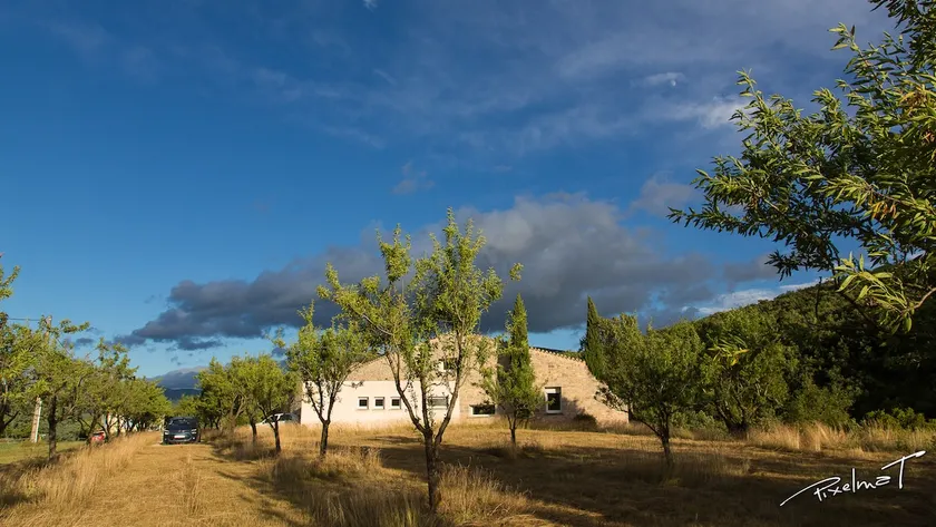 Les Amandiers, casa contemporanea e trailer in Drôme provenzale - Image 1