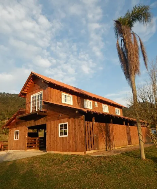 HOUSE - AMERICAN BARN with swimming pool and water reservoirs - Image 1