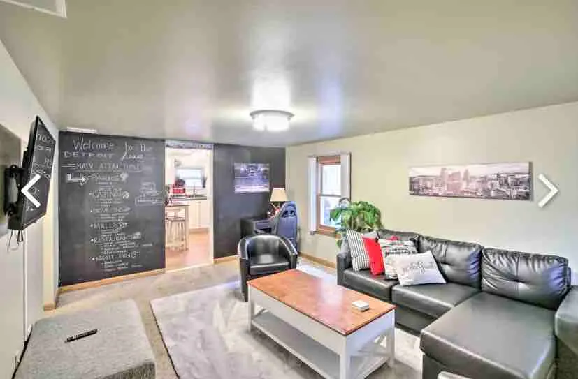 Detroit Cozy Cottage Dearborn Heights cute, cozy & 20 mins from Downtown Detroit - Image 1