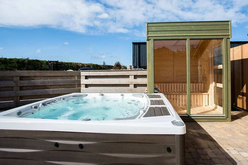 Hart Lodge Luxury home, Hottub Sauna & Games bar - Image 1