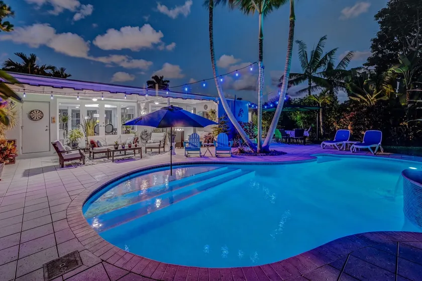 Private Tropical Oasis Heated Salt Pool/Spa - Image 1
