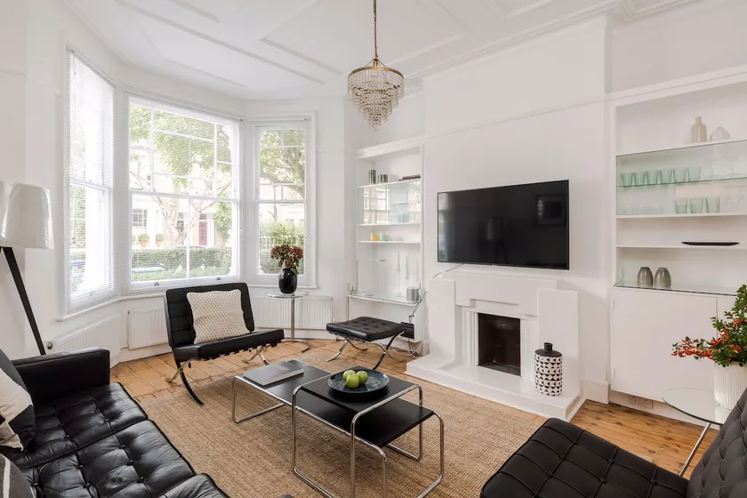 Modern Victorian House NEW LISTING 15min to centre - Image 1