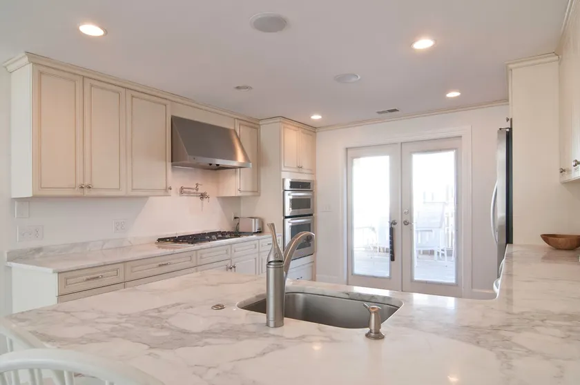 BOSTON LUXURY FOR LESS!! NEAR BCEC - Image 1