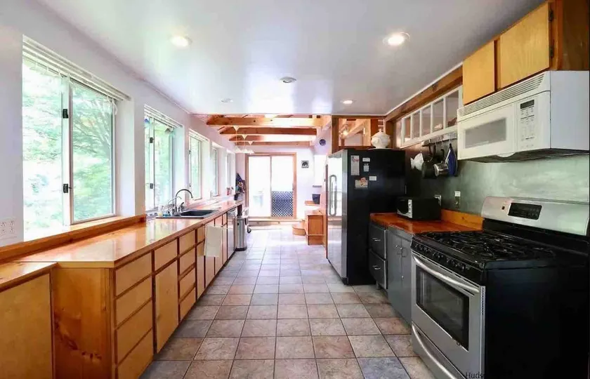 Charming Saugerties Cottage on Creek - Image 1