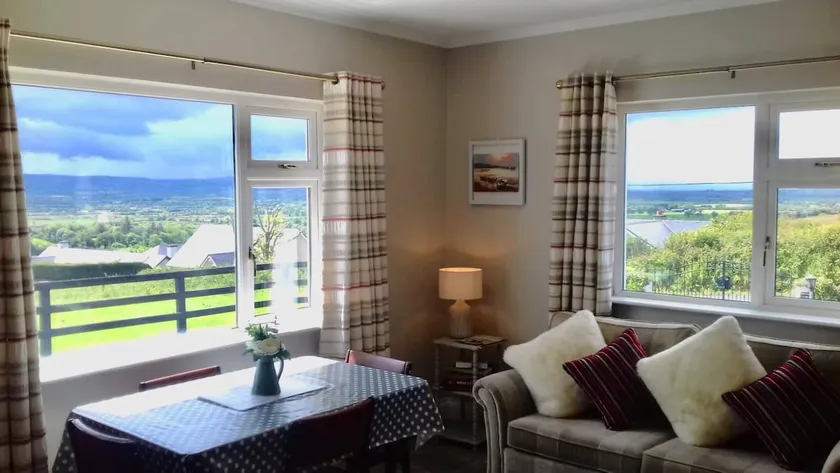 Country house with a view - Image 1