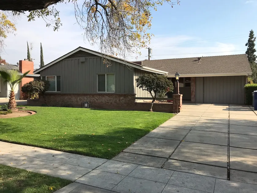 Charming Mid-Century Entire Home. - Image 1
