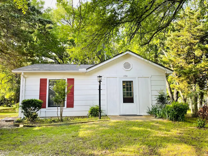 Quiet Country Living 1 mile from town - Image 1