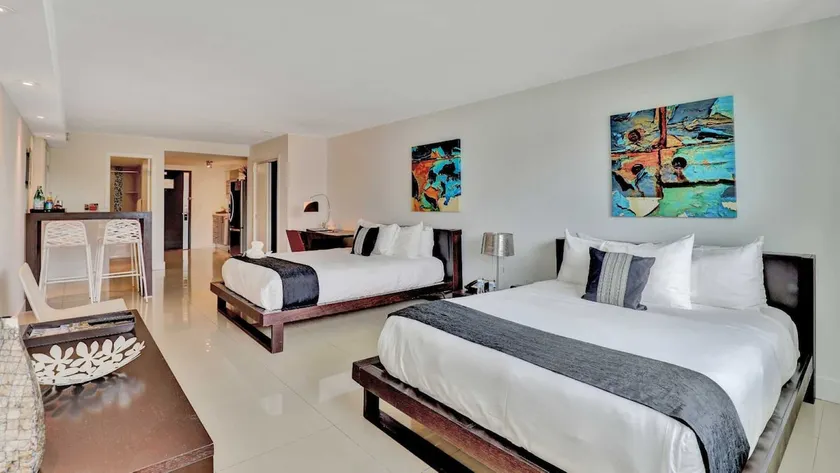 Studio with Two Queen Beds and Kitchenette, Steps away from Bal Harbour Beach - Image 1