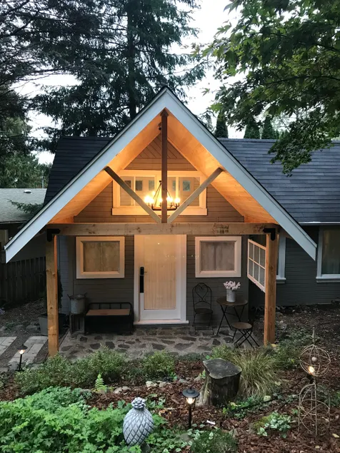 Whispering Willow Guest Cottage with HOT TUB - Image 1