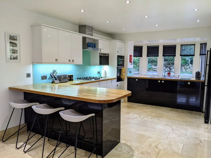Detached 4 Bedroom Luxury Home - Image 1