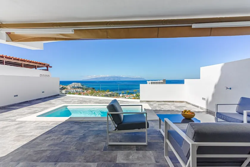Beautiful bungalow with a panoramic view and a private pool. - Image 1