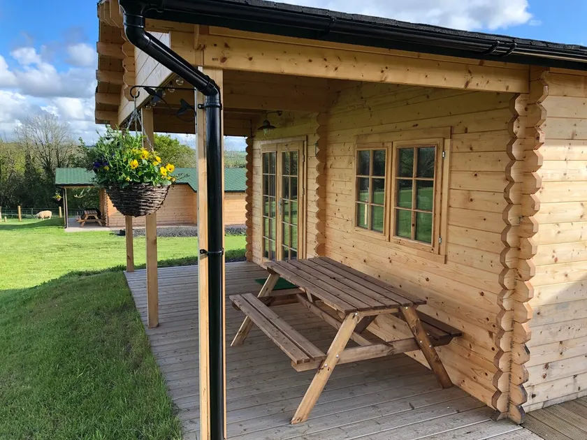 Pastures Green Cabin (Oak Tree Lane) - Image 1