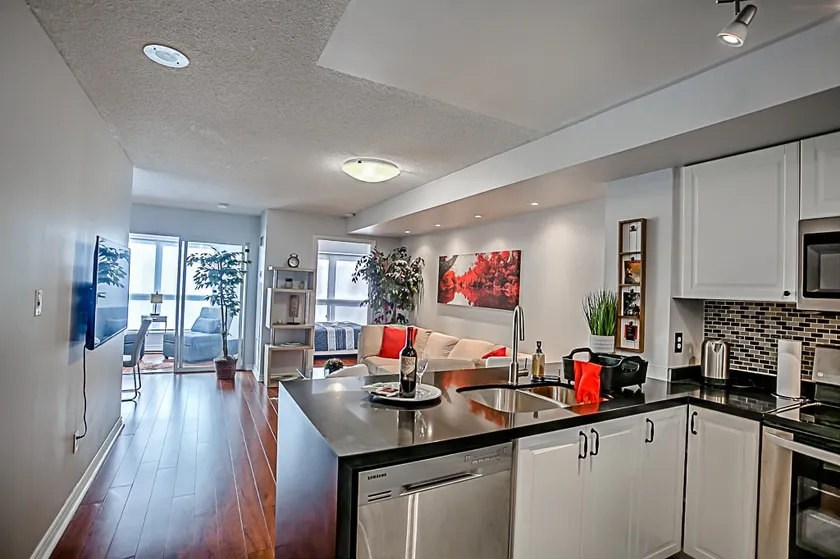 Cozy Condo/Yonge & Finch /Free Parking/Wifi - Image 1