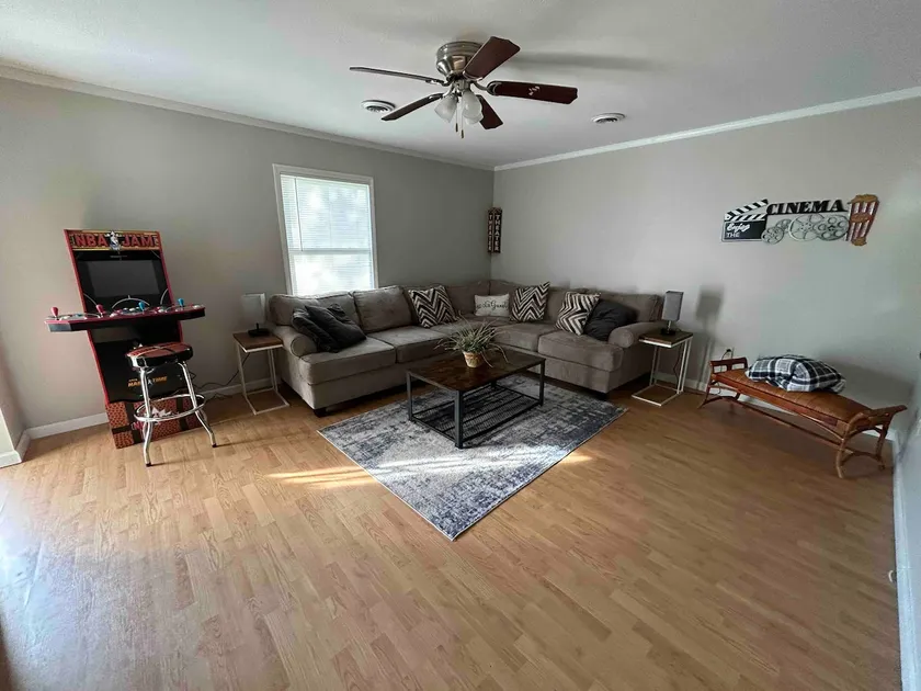 Comfy/Arcade/Cedar Pt/Kalahari/Summit Ra/Cornhole - Image 1