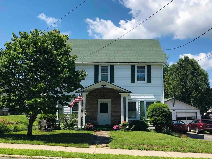 Shelly's Lovely Adirondack Home near Lake & Town - Image 1