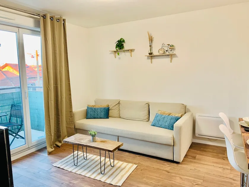 Quiet apartment with balcony for 3 people, near Paris - Image 1